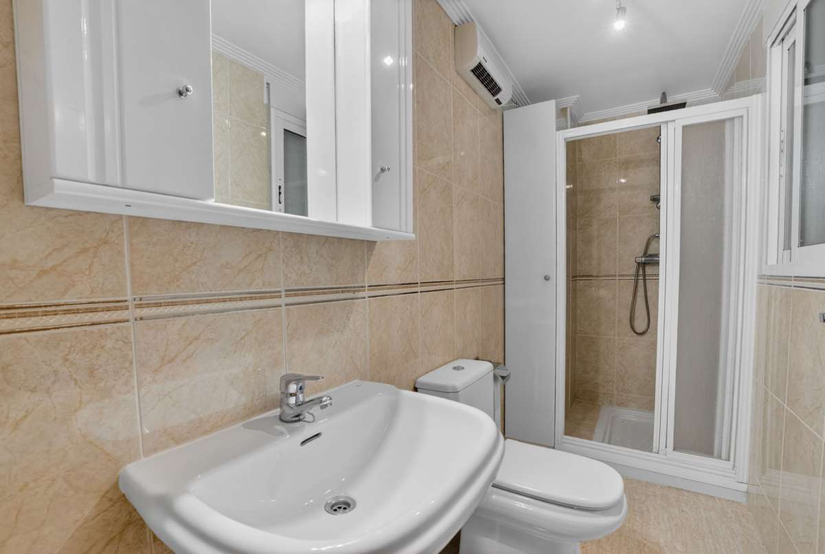 For sale - 3 Bedroom 2 Bathroom Apartment in Torrevieja - Costa Blanca  - Alicante
