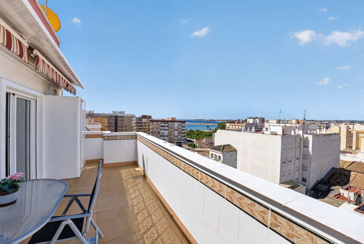 For sale - 3 Bedroom 2 Bathroom Apartment in Torrevieja - Costa Blanca  - Alicante
