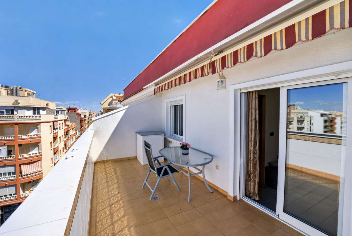 For sale - 3 Bedroom 2 Bathroom Apartment in Torrevieja - Costa Blanca  - Alicante