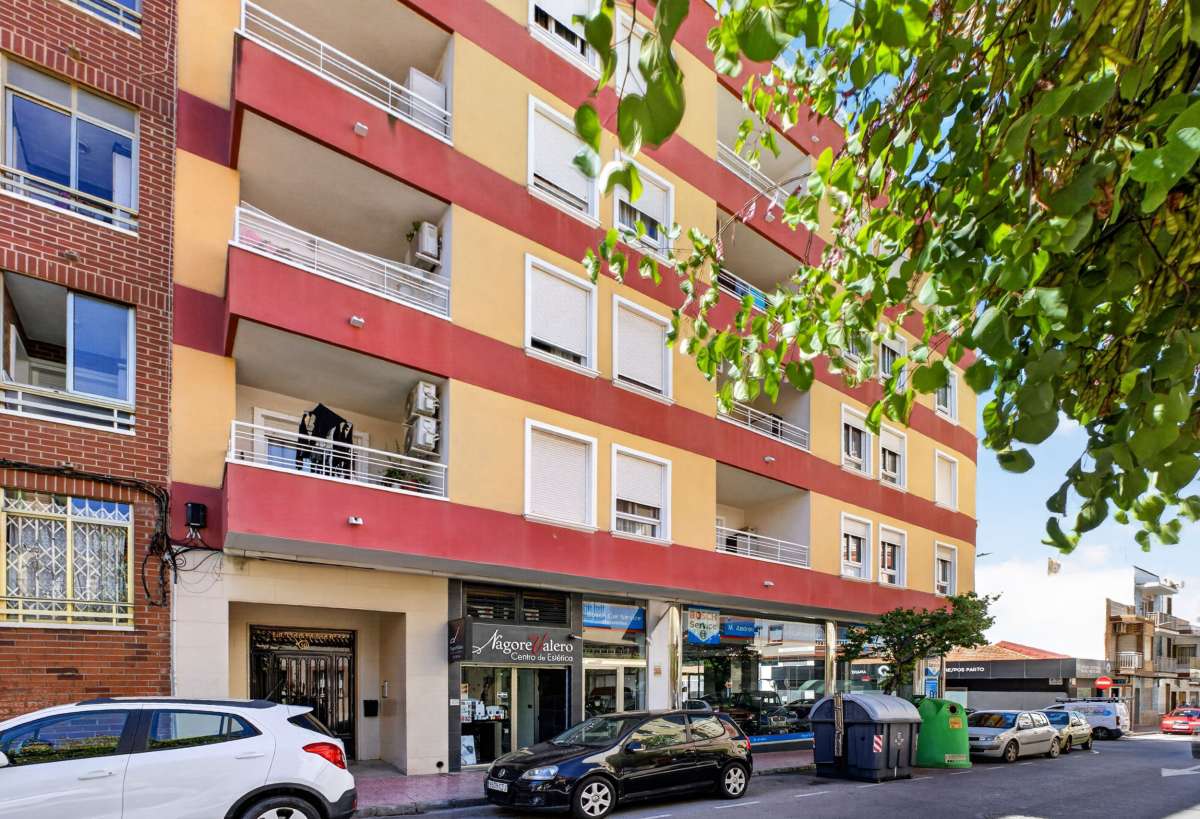 For sale - 3 Bedroom 2 Bathroom Apartment in Torrevieja - Costa Blanca  - Alicante