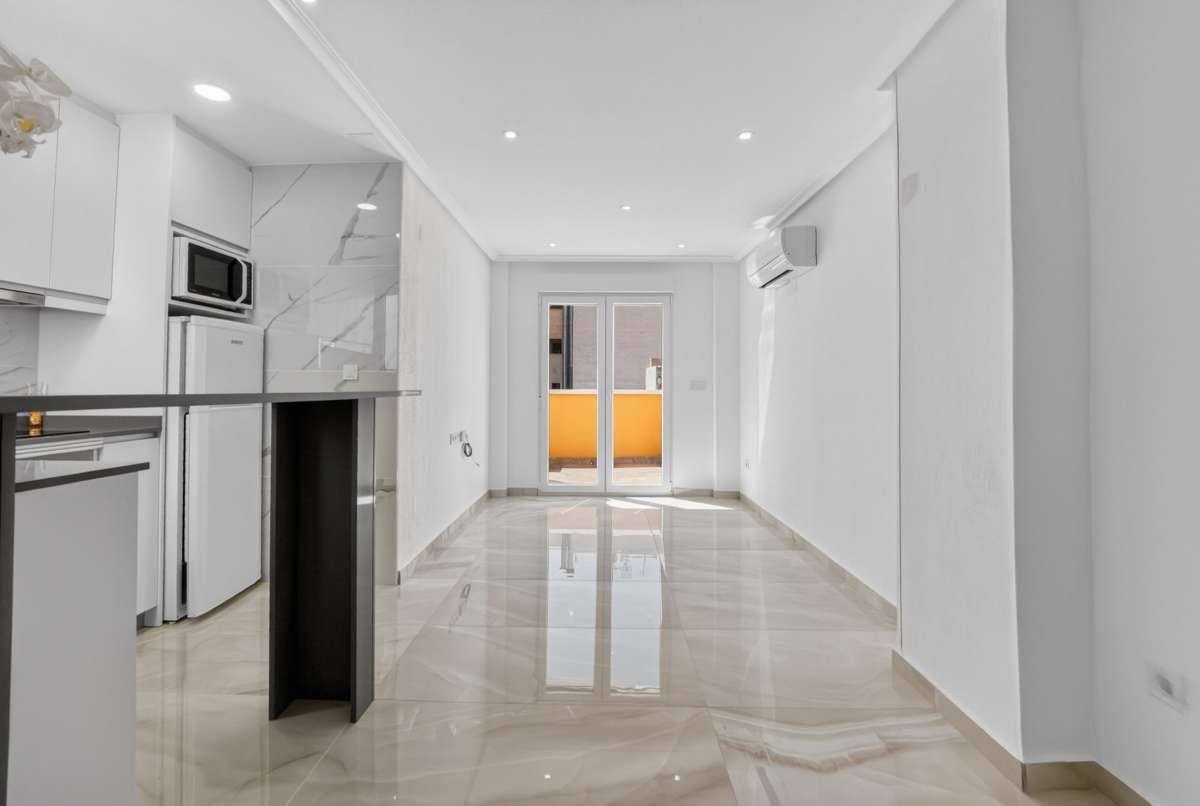 For sale - 2 Bedroom 1 Bathroom Apartment in Torrevieja - Costa Blanca  - Alicante