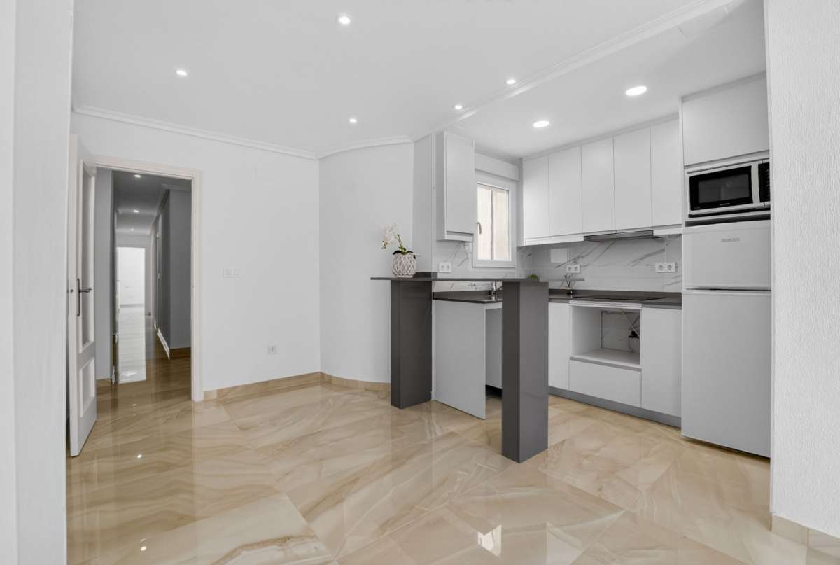 For sale - 2 Bedroom 1 Bathroom Apartment in Torrevieja - Costa Blanca  - Alicante