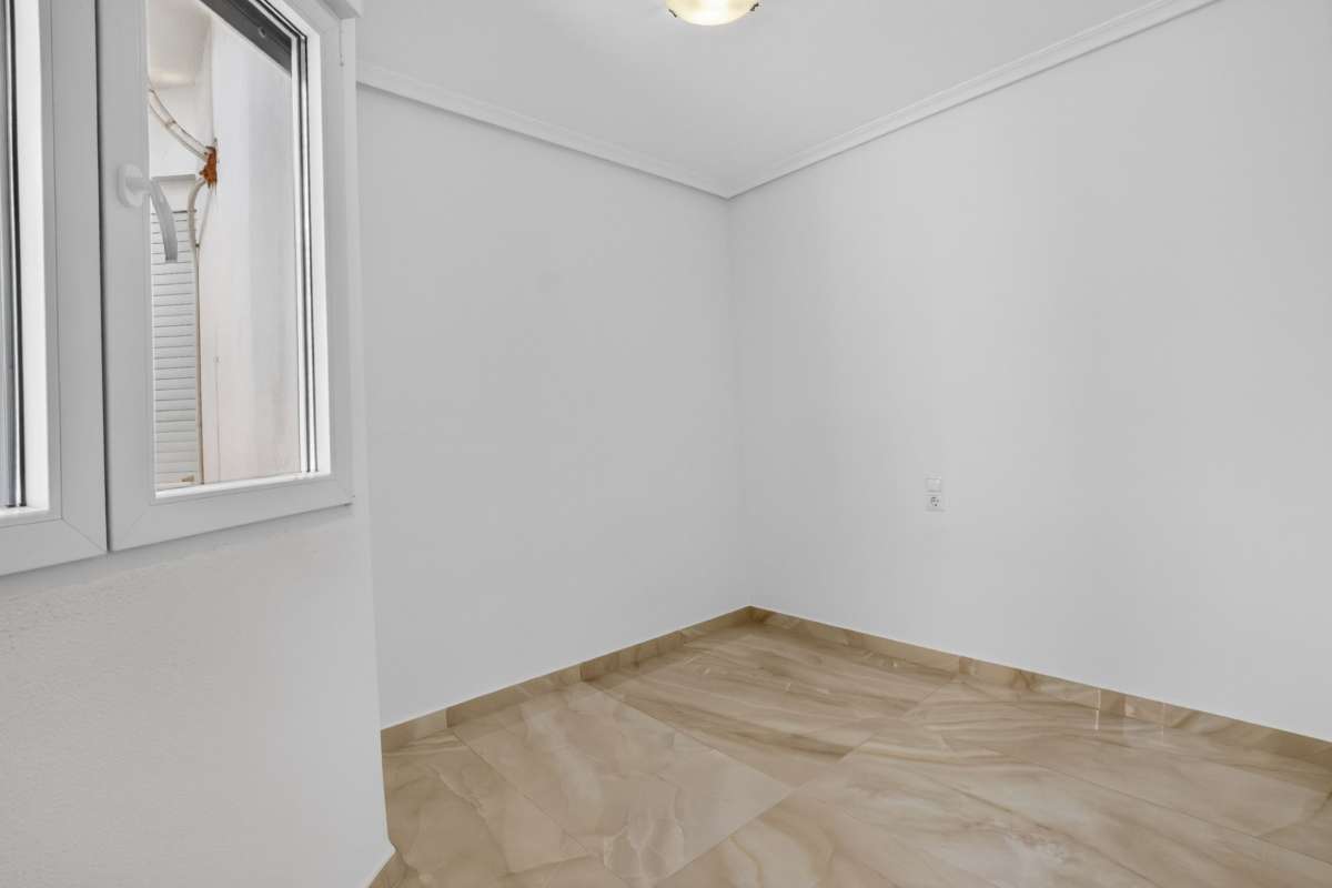 For sale - 2 Bedroom 1 Bathroom Apartment in Torrevieja - Costa Blanca  - Alicante