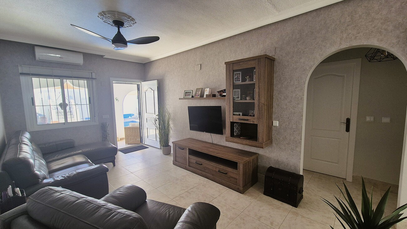 For sale - 2 Bedroom 1 Bathroom Semi Detached in Villamartin - Costa Blanca  - Alicante