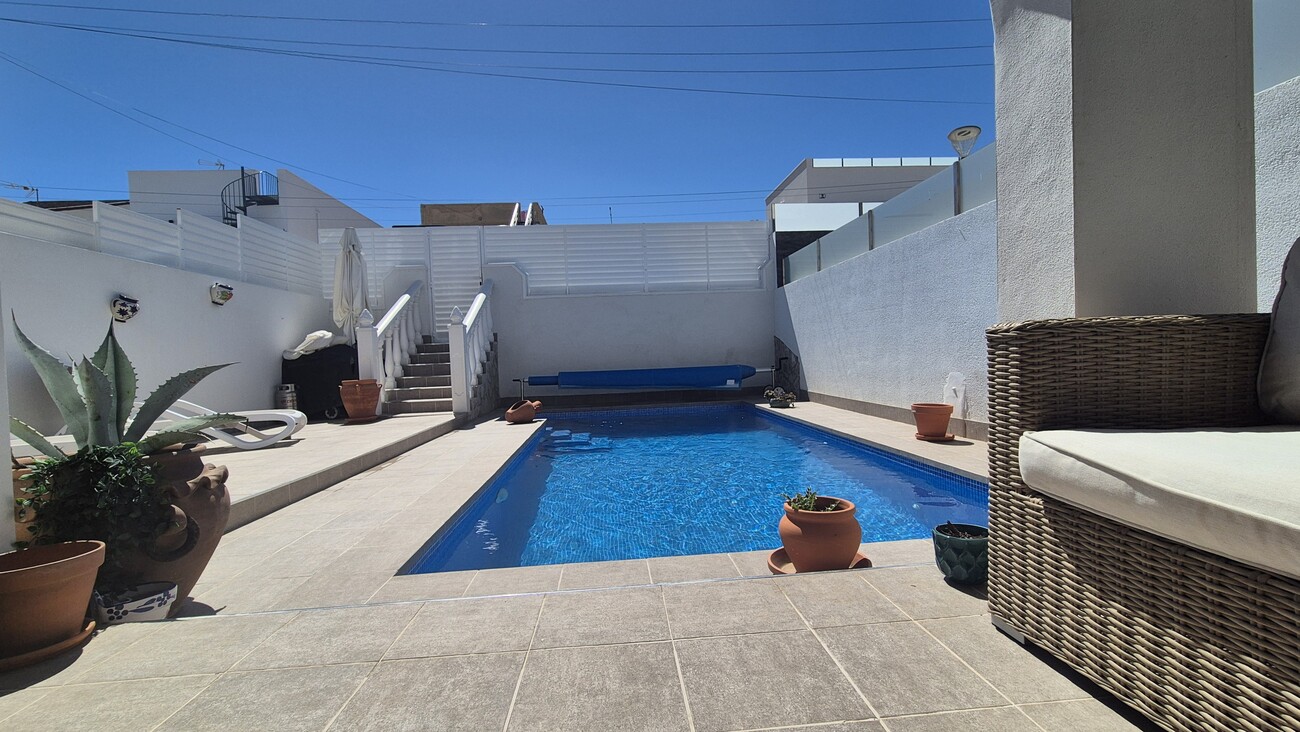 For sale - 2 Bedroom 1 Bathroom Semi Detached in Villamartin - Costa Blanca  - Alicante