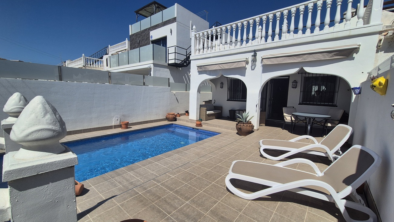 For sale - 2 Bedroom 1 Bathroom Semi Detached in Villamartin - Costa Blanca  - Alicante
