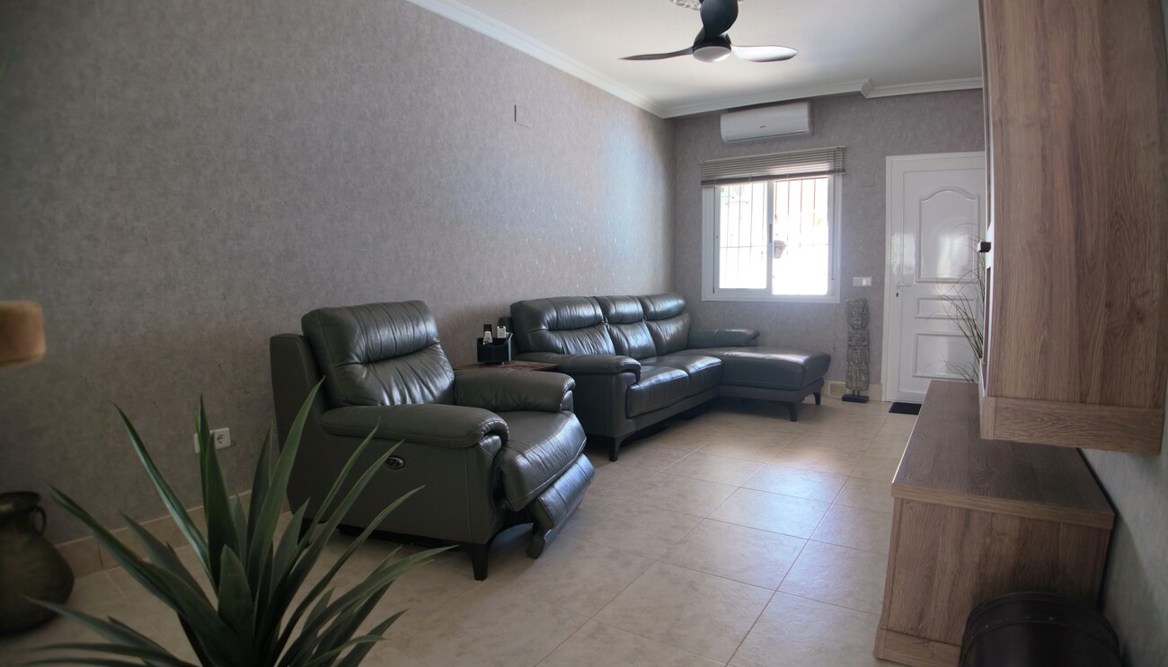 For sale - 2 Bedroom 1 Bathroom Semi Detached in Villamartin - Costa Blanca  - Alicante
