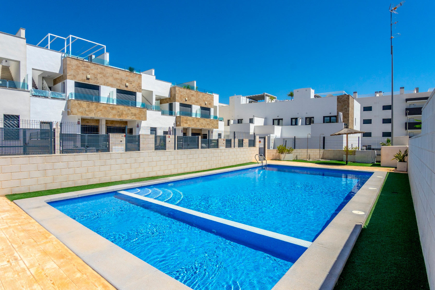 For sale - 3 Bedroom 3 Bathroom Town House in Villamartin - Costa Blanca  - Alicante