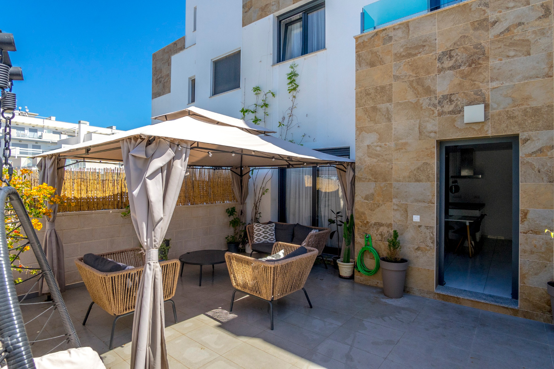 For sale - 3 Bedroom 3 Bathroom Town House in Villamartin - Costa Blanca  - Alicante