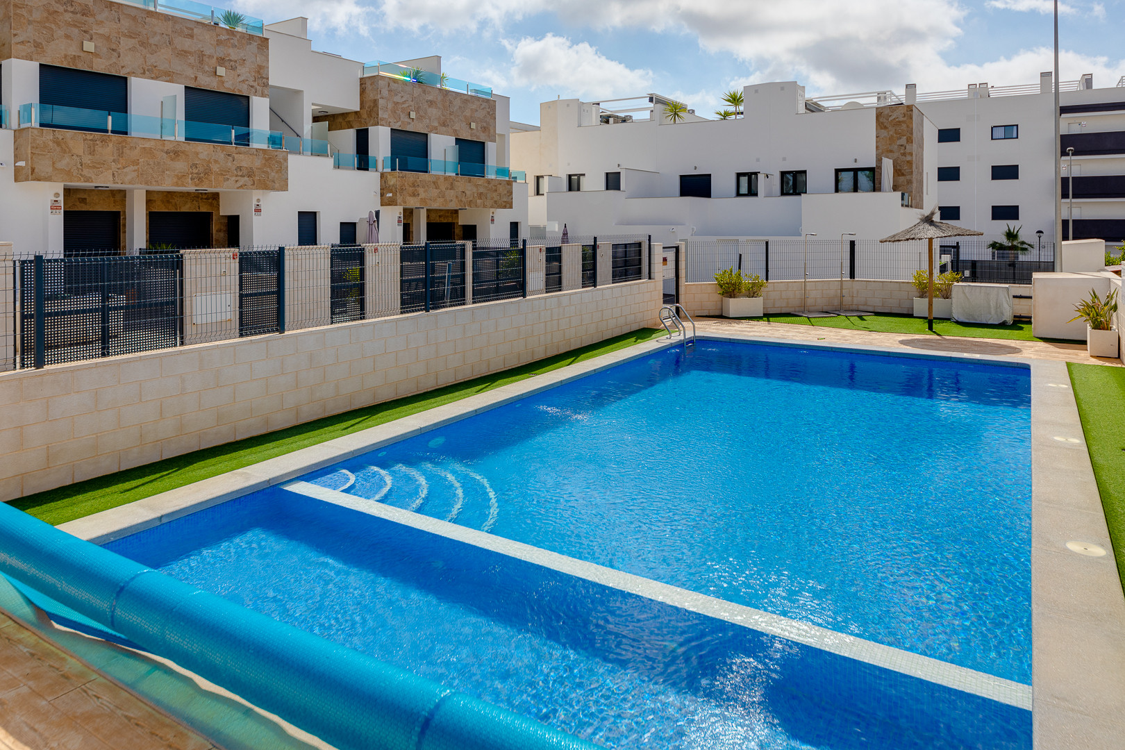 For sale - 3 Bedroom 3 Bathroom Town House in Villamartin - Costa Blanca  - Alicante