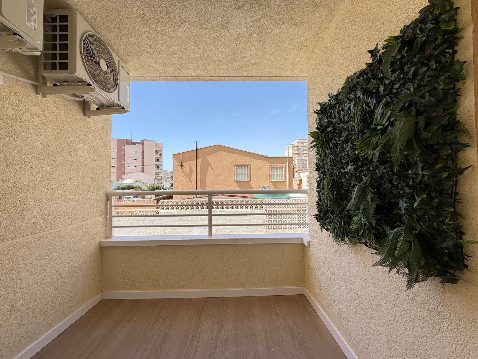 For sale - 2 Bedroom 1 Bathroom Apartment in Torrevieja - Nueva Torrevieja  - Alicante
