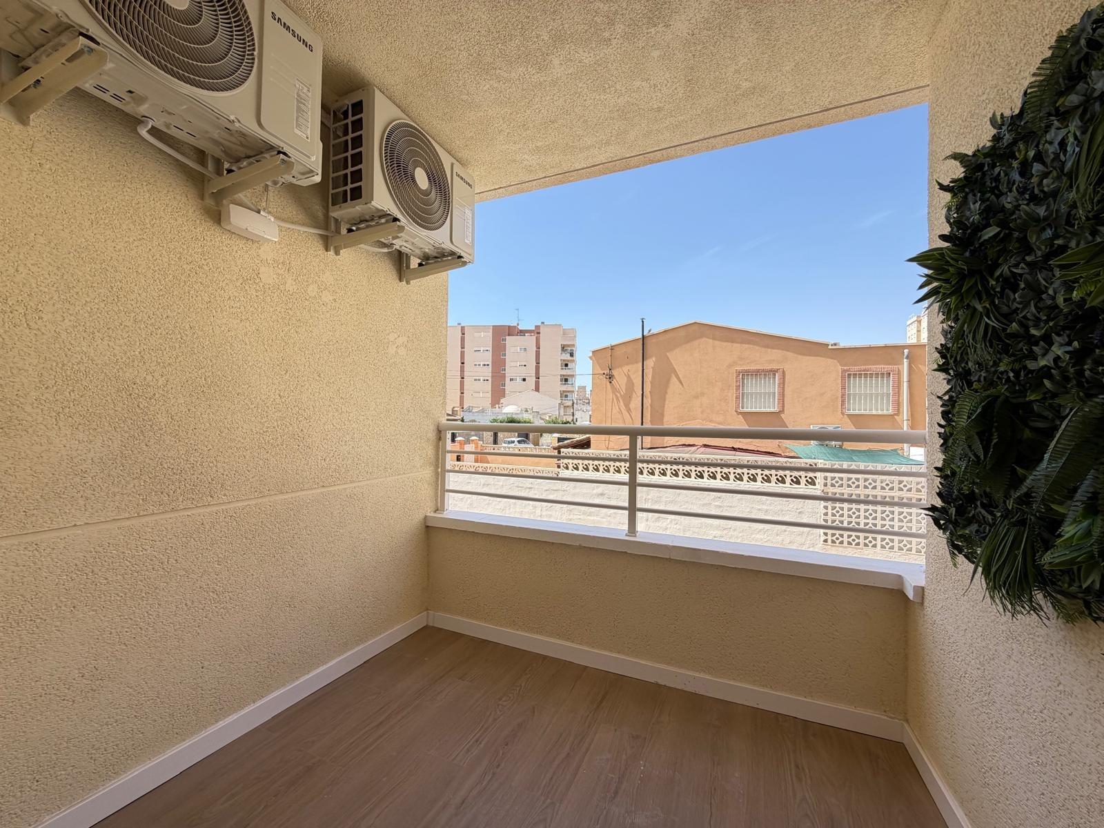 For sale - 2 Bedroom 1 Bathroom Apartment in Torrevieja - Nueva Torrevieja  - Alicante