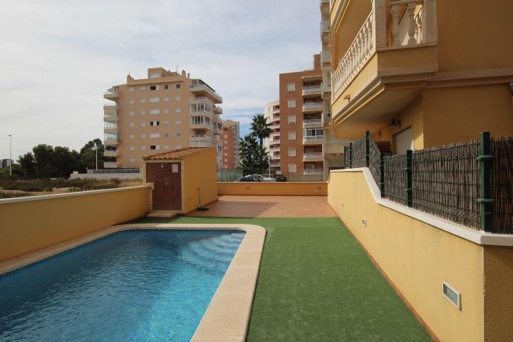 For sale - 2 Bedroom 1 Bathroom Apartment in Guardamar del Segura - Puerto Deportivo  - Alicante