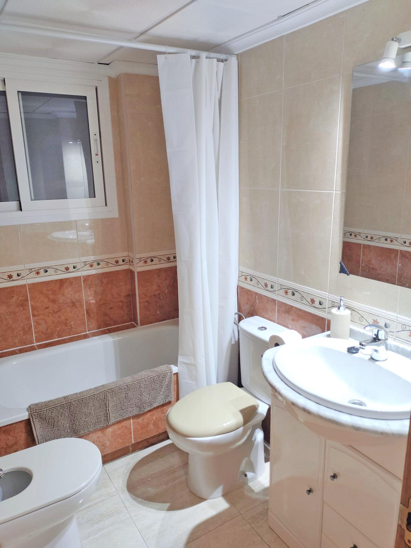 For sale - 2 Bedroom 1 Bathroom Apartment in Guardamar del Segura - Puerto Deportivo  - Alicante