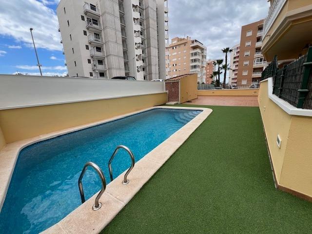 For sale - 2 Bedroom 1 Bathroom Apartment in Guardamar del Segura - Puerto Deportivo  - Alicante