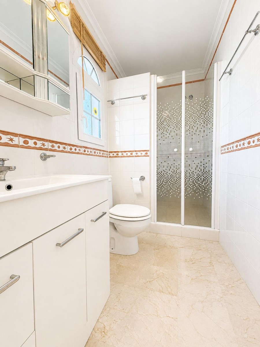 For sale - 2 Bedroom 2 Bathroom Top Floor Apartment in Villamartin - Inland  - Alicante