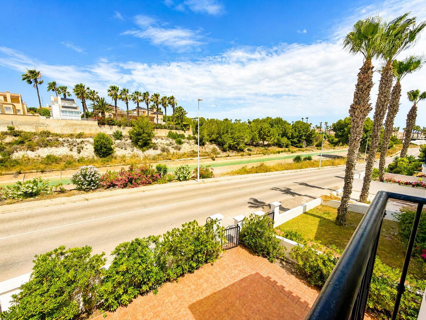 For sale - 2 Bedroom 2 Bathroom Top Floor Apartment in Villamartin - Inland  - Alicante