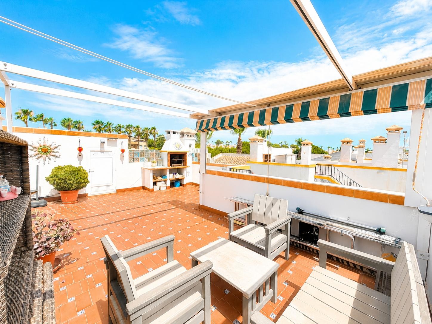 For sale - 2 Bedroom 2 Bathroom Top Floor Apartment in Villamartin - Inland  - Alicante