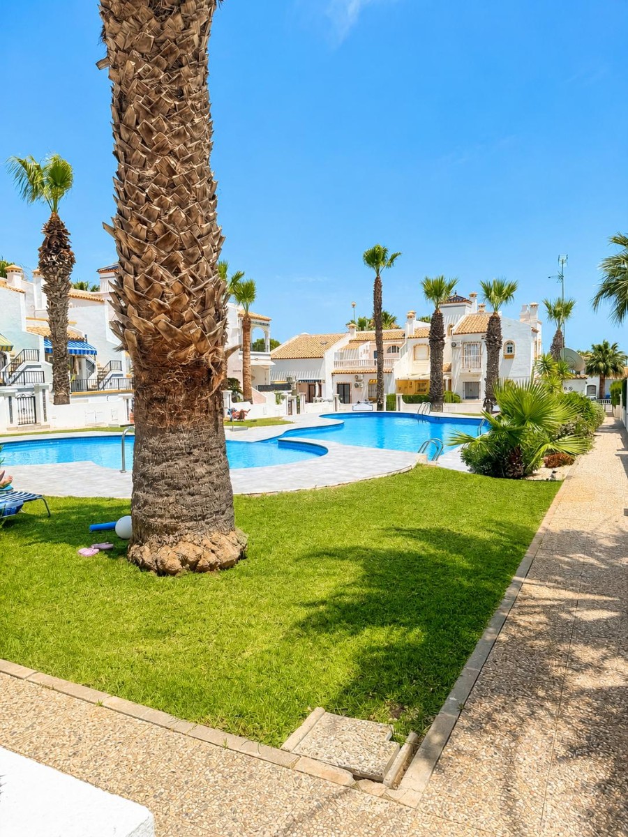 For sale - 2 Bedroom 2 Bathroom Top Floor Apartment in Villamartin - Inland  - Alicante