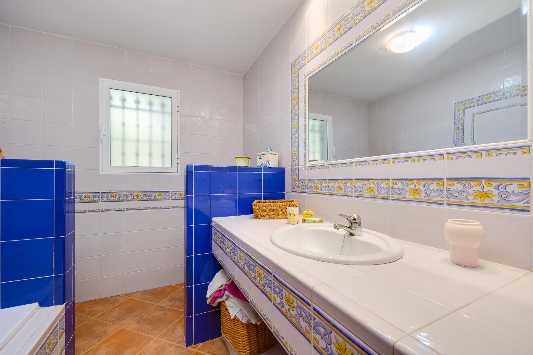 For sale - 5 Bedroom 3 Bathroom Villa in San Miguel de Salinas - Inland  - Alicante