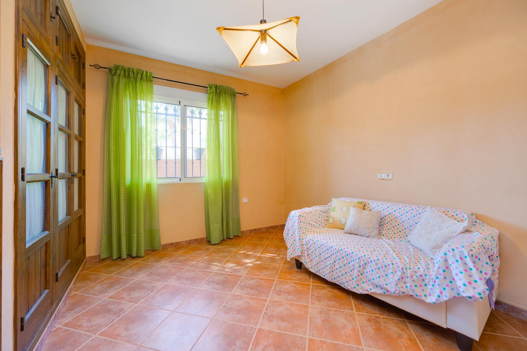 For sale - 5 Bedroom 3 Bathroom Villa in San Miguel de Salinas - Inland  - Alicante