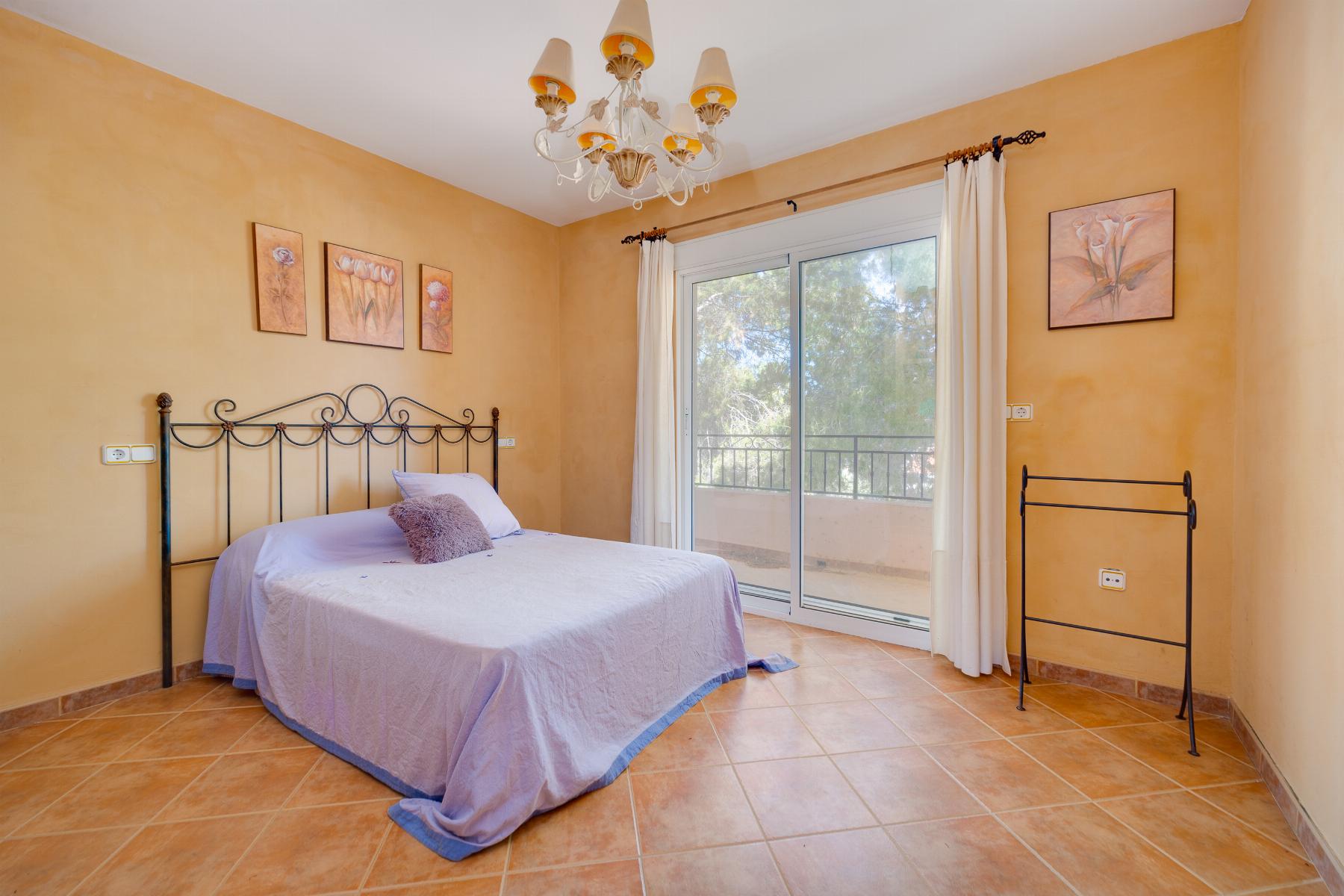 For sale - 5 Bedroom 3 Bathroom Villa in San Miguel de Salinas - Inland  - Alicante