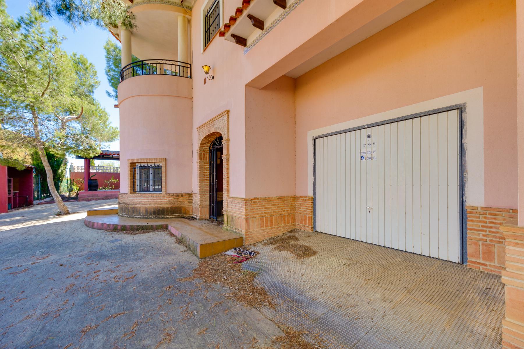 For sale - 5 Bedroom 3 Bathroom Villa in San Miguel de Salinas - Inland  - Alicante