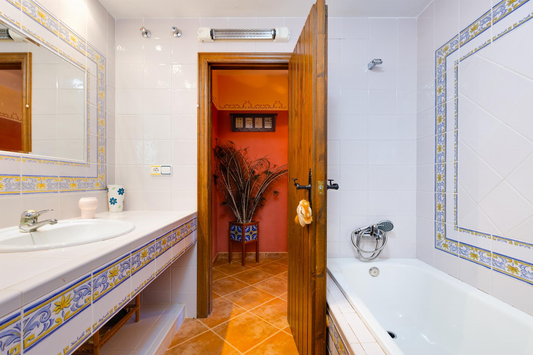 For sale - 5 Bedroom 3 Bathroom Villa in San Miguel de Salinas - Inland  - Alicante