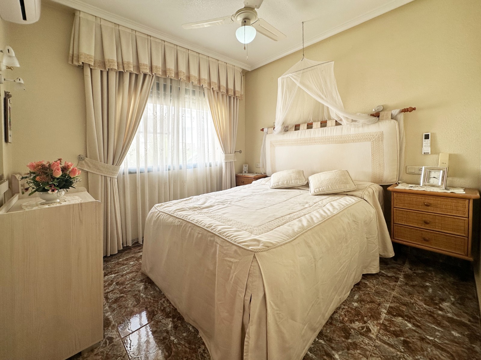 For sale - 3 Bedroom 2 Bathroom Villa in Orihuela Costa - La Zenia  - Alicante