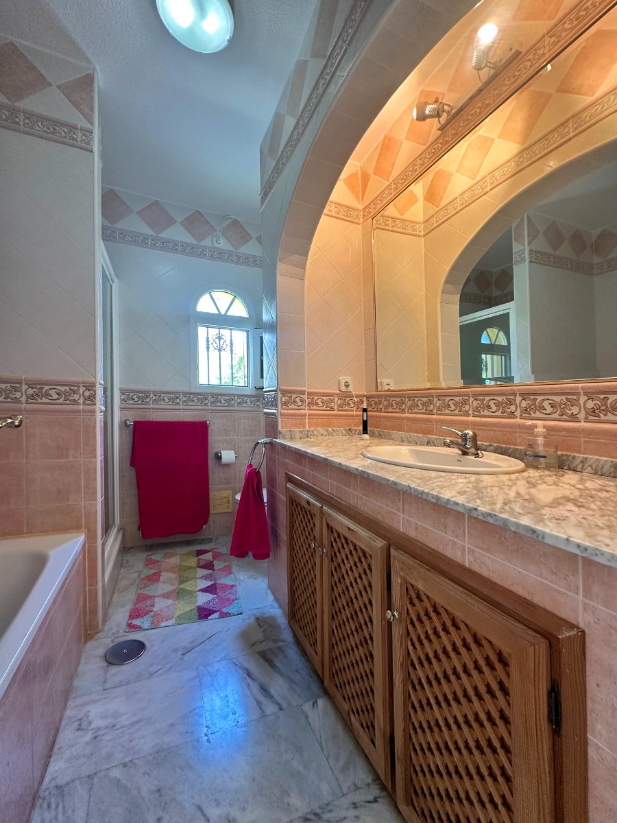 For sale - 3 Bedroom 3 Bathroom Villa in Villamartin - Las Ramblas  - Alicante