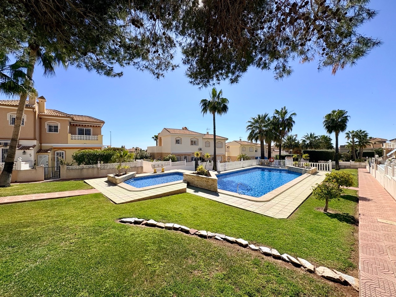 For sale - 2 Bedroom 1 Bathroom Adosado in Rojales - Ciudad Quesada  - Alicante
