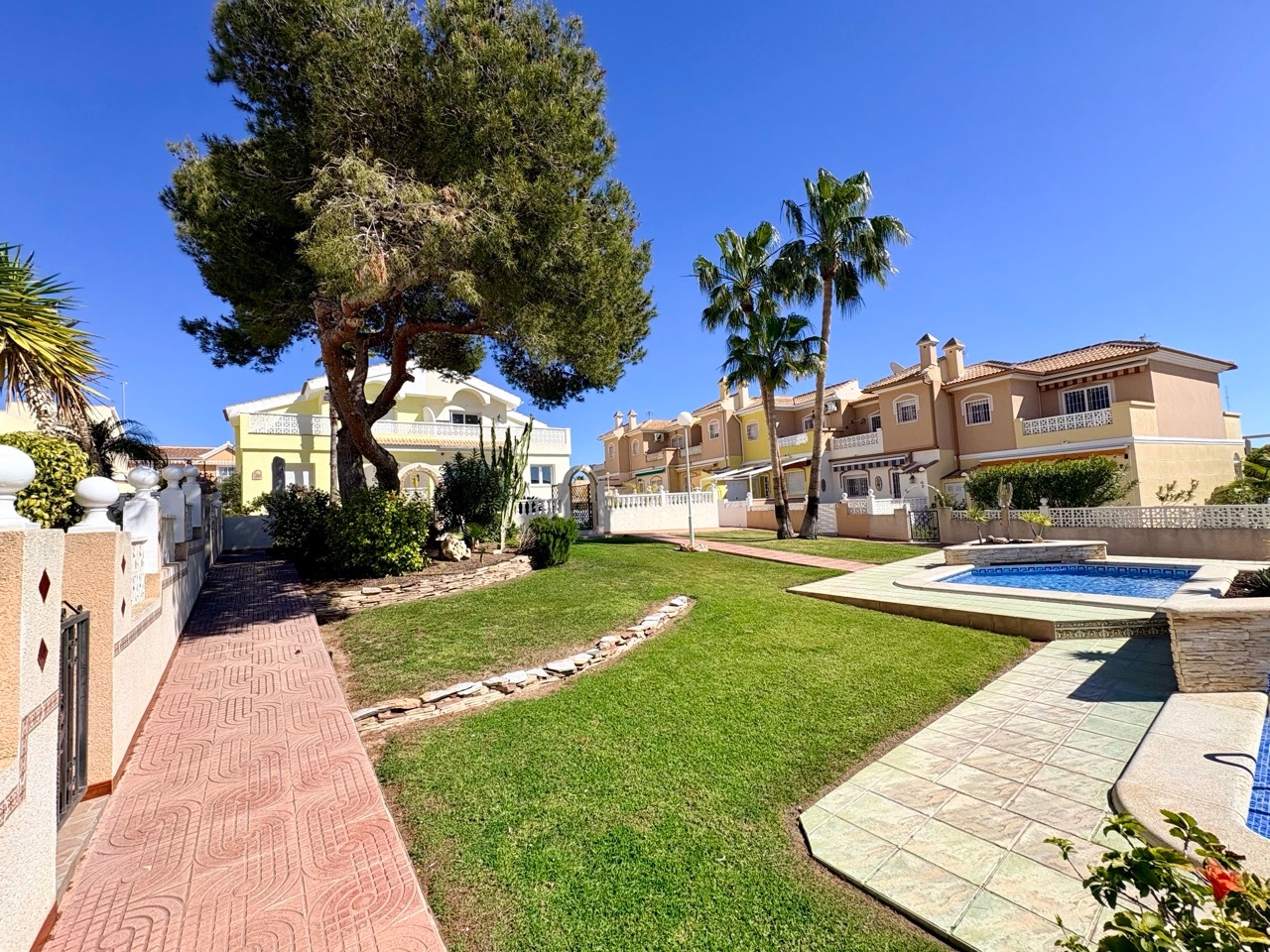 For sale - 2 Bedroom 1 Bathroom Adosado in Rojales - Ciudad Quesada  - Alicante
