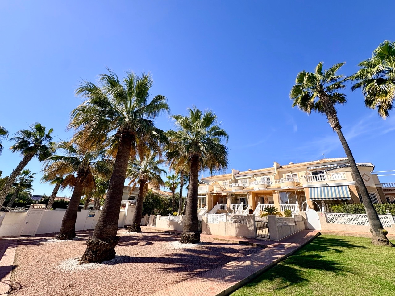 For sale - 2 Bedroom 1 Bathroom Adosado in Rojales - Ciudad Quesada  - Alicante