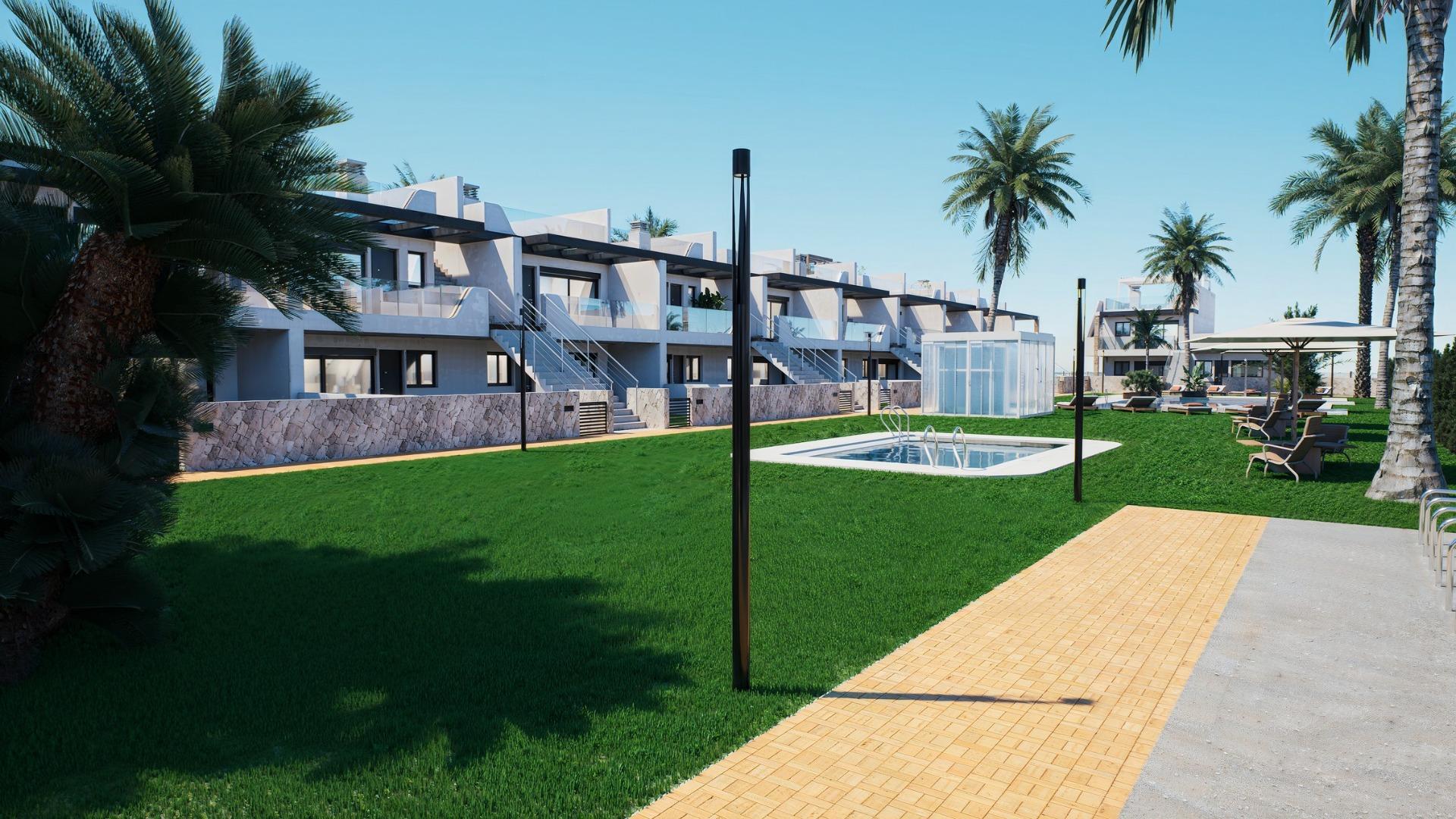 For sale - 3 Bedroom 2 Bathroom Bungalow in Pilar de La Horadada - pueblo  - Alicante