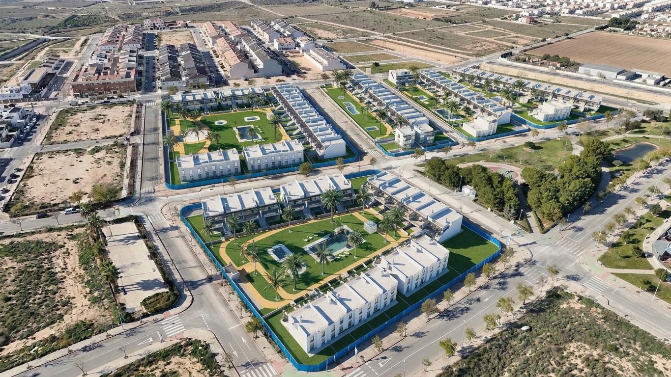 For sale - 3 Bedroom 2 Bathroom Bungalow in Pilar de La Horadada - pueblo  - Alicante