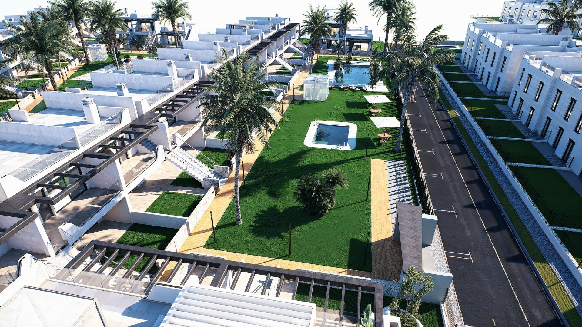 For sale - 3 Bedroom 2 Bathroom Bungalow in Pilar de La Horadada - pueblo  - Alicante