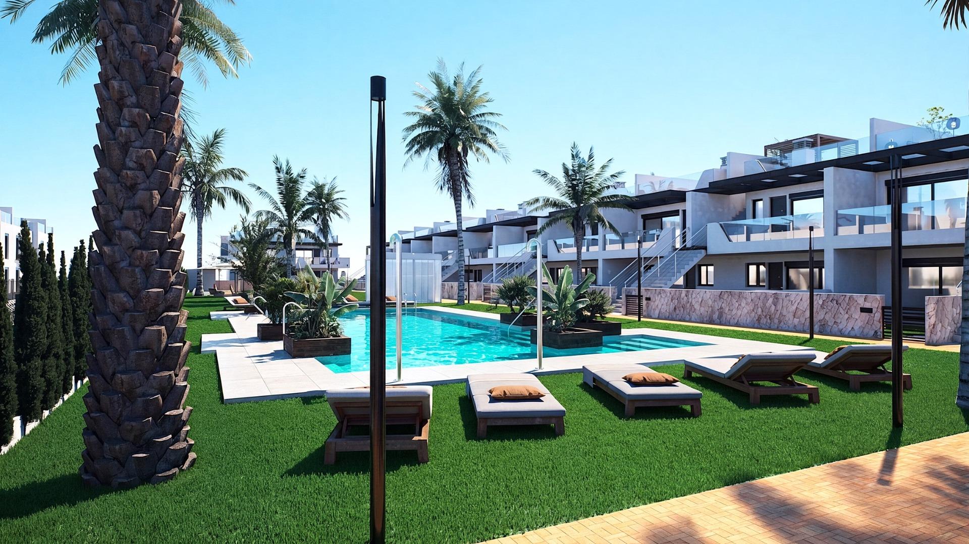 For sale - 3 Bedroom 2 Bathroom Bungalow in Pilar de La Horadada - pueblo  - Alicante