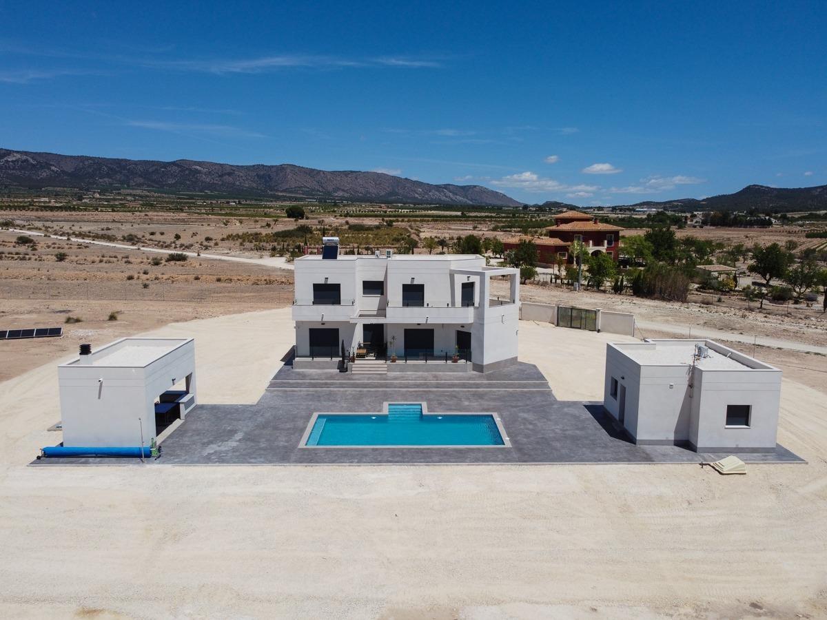 For sale - 4 Bedroom 3 Bathroom Villa in Pinoso - Camino Del Prado  - Alicante