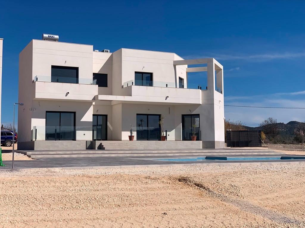 For sale - 4 Bedroom 3 Bathroom Villa in Pinoso - Camino Del Prado  - Alicante
