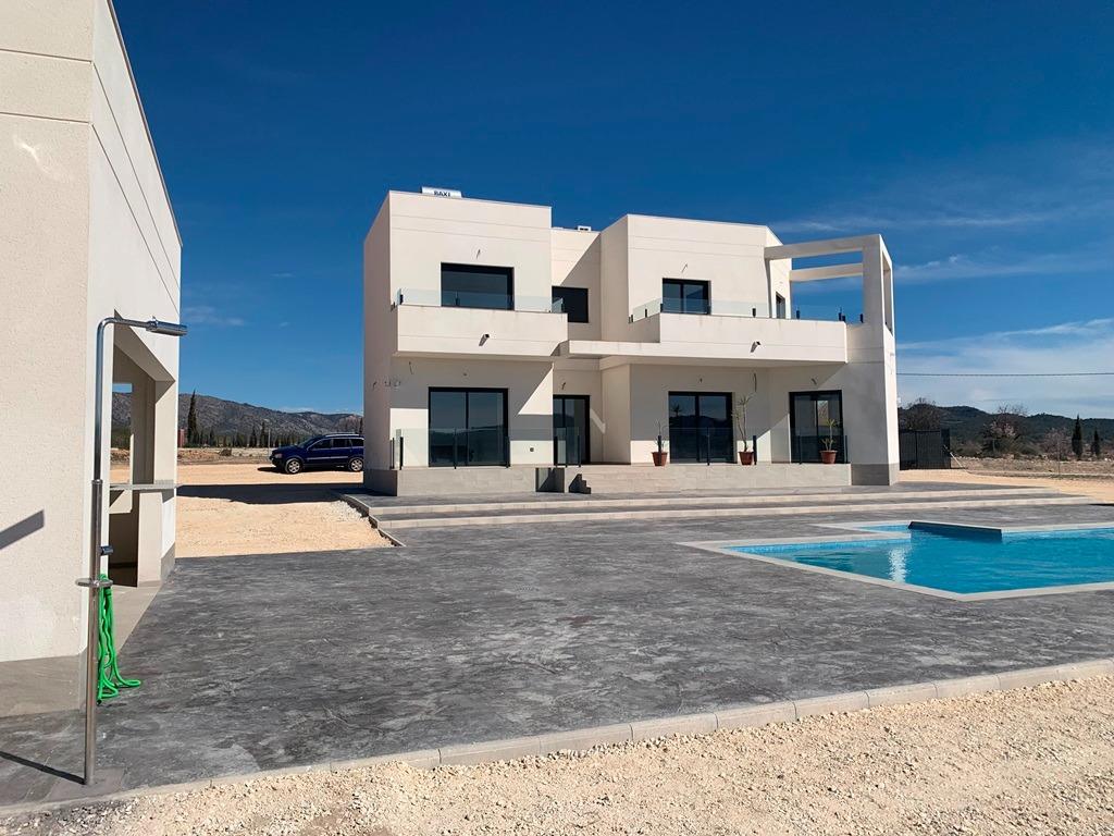 For sale - 4 Bedroom 3 Bathroom Villa in Pinoso - Camino Del Prado  - Alicante