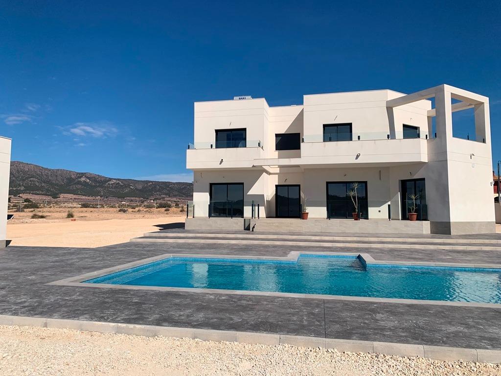 For sale - 4 Bedroom 3 Bathroom Villa in Pinoso - Camino Del Prado  - Alicante