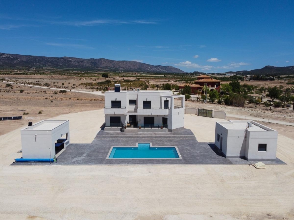 4 Bedroom 3 Bathroom Villa in Pinoso