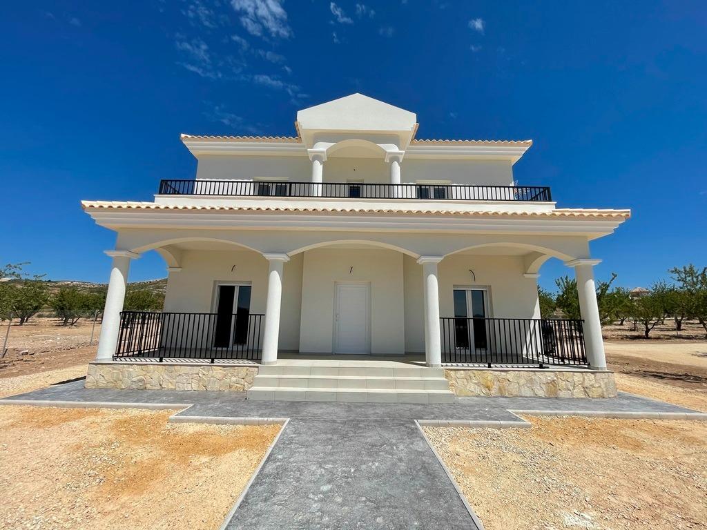 For sale - 4 Bedroom 3 Bathroom Villa in Pinoso - Camino Del Prado  - Alicante
