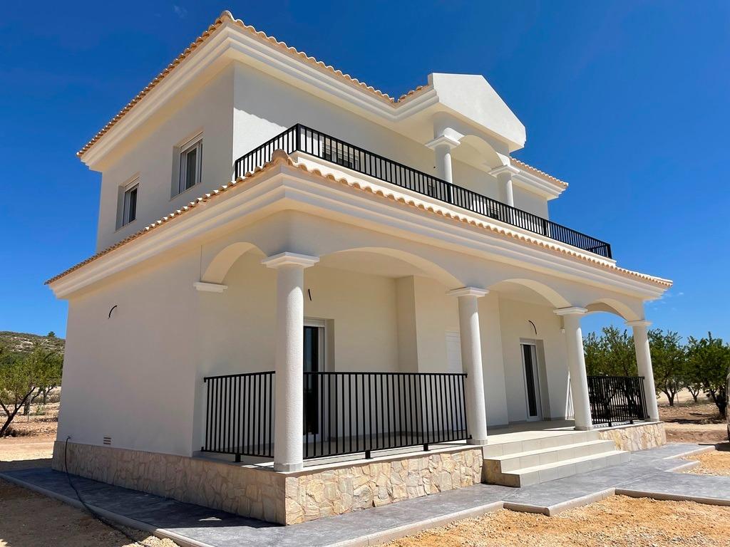 For sale - 4 Bedroom 3 Bathroom Villa in Pinoso - Camino Del Prado  - Alicante
