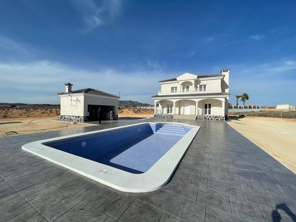 For sale - 4 Bedroom 3 Bathroom Villa in Pinoso - Camino Del Prado  - Alicante