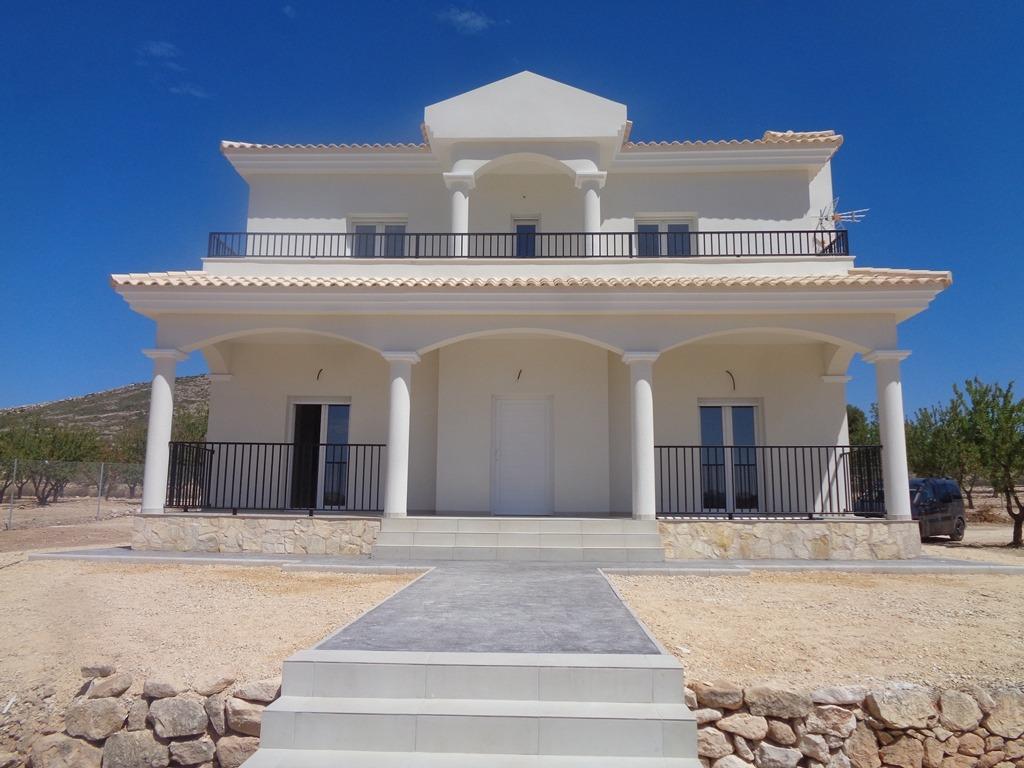 For sale - 4 Bedroom 3 Bathroom Villa in Pinoso - Camino Del Prado  - Alicante