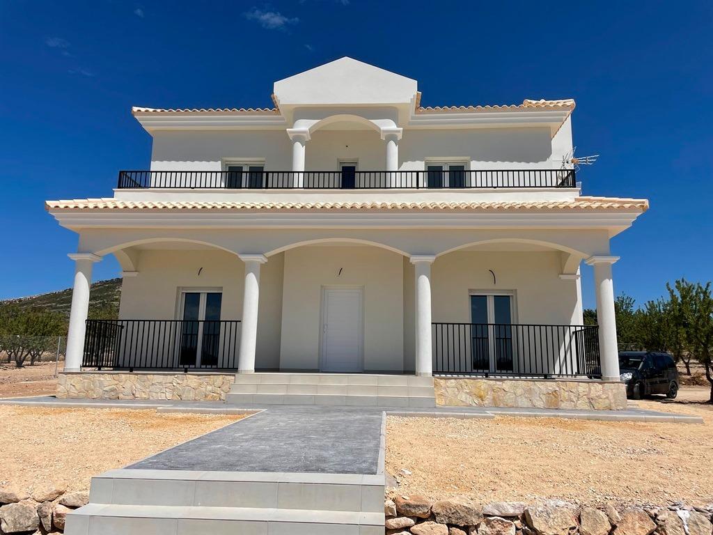 4 Bedroom 3 Bathroom Villa in Pinoso