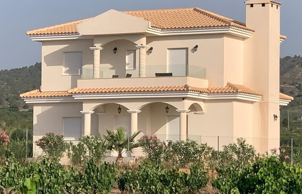 For sale - 4 Bedroom 3 Bathroom Villa in Pinoso - Camino Del Prado  - Alicante