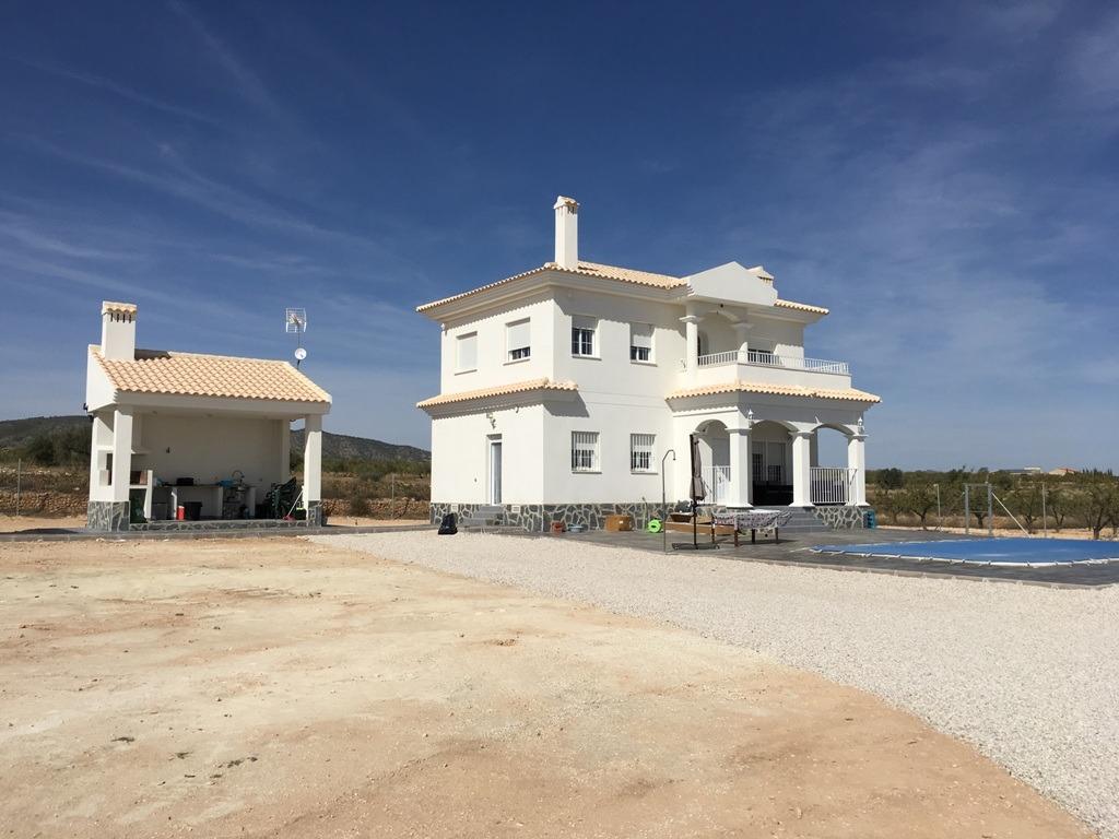 For sale - 4 Bedroom 3 Bathroom Villa in Pinoso - Camino Del Prado  - Alicante