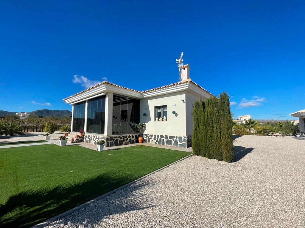 For sale - 3 Bedroom 2 Bathroom Villa in Pinoso - Camino Del Prado  - Alicante